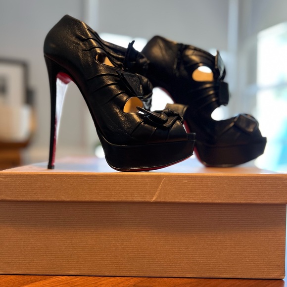 Christian Louboutin Madame Butterfly 🦋 - Picture 7 of 10